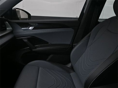 Used 2026 Volkswagen Tiguan SE R-Line image 13