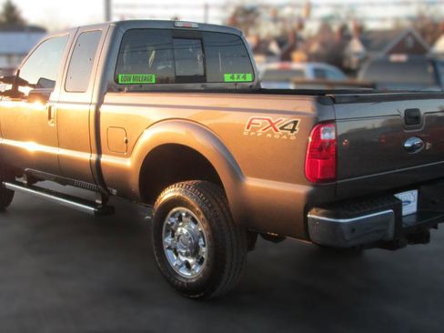 Used 2015 Ford F250 XLT w/ XLT Premium Package image 6