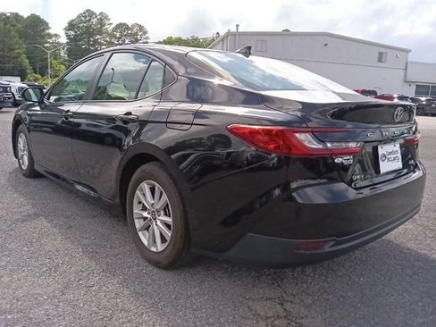 Used 2025 Toyota Camry LE FWD image 5
