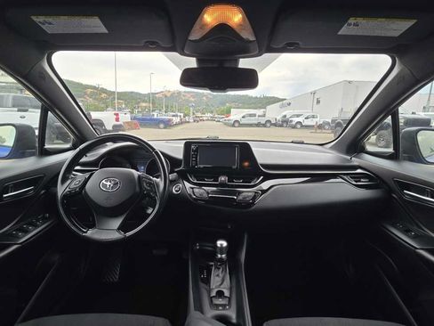 Used 2018 Toyota C-HR XLE FWD image 15