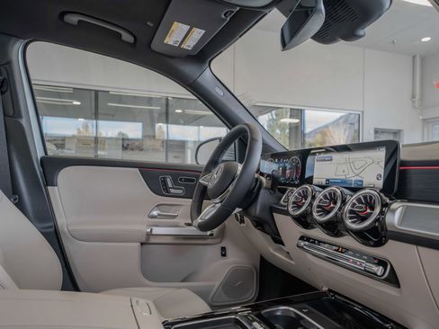 New 2026 Mercedes-Benz GLB 250 4MATIC image 18