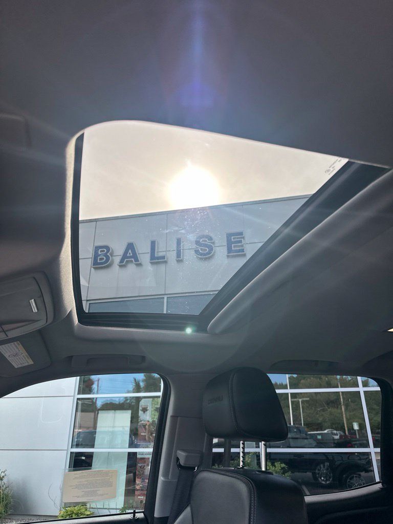 Used 2017 GMC Sierra 2500 Denali w/ Duramax Plus Package AWD/4WD image 4
