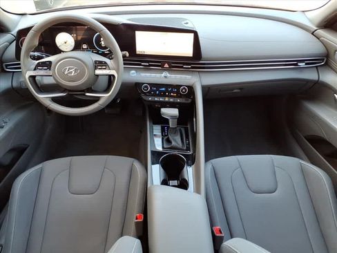 Used 2023 Hyundai Elantra SEL w/ Convenience Package FWD image 10