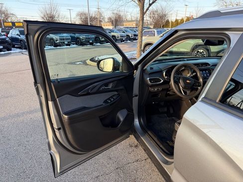 Used 2023 Chevrolet TrailBlazer LT w/ Convenience Package image 10