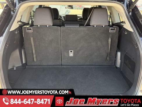 Used 2025 Toyota Highlander LE image 30