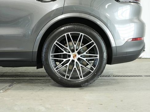Used 2025 Porsche Cayenne Coupe image 44