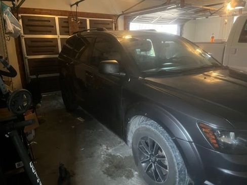 Used 2017 Dodge Journey SE w/ Flexible Seating Group image 1