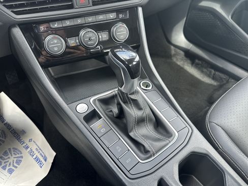 Used 2024 Volkswagen Jetta SE FWD image 13