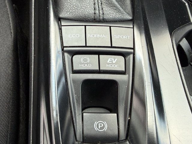 Used 2025 Toyota Camry LE FWD image 21