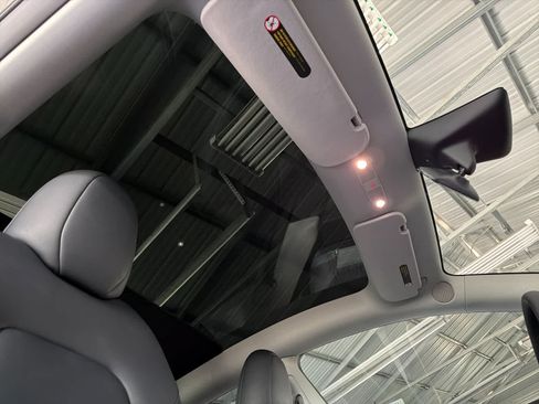 Used 2024 Tesla Model Y Long Range RWD image 17
