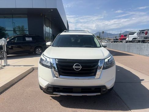 Used 2023 Nissan Pathfinder Platinum w/ Cargo Package AWD/4WD image 2