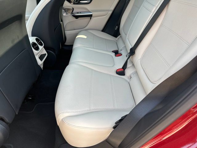 Used 2026 Mercedes-Benz GLC 300 image 22