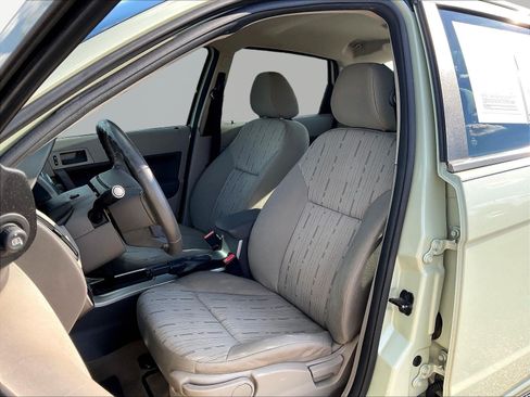 Used 2010 Ford Focus SE FWD image 21