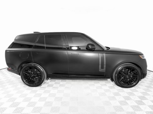 Used 2025 Land Rover Range Rover SE image 4