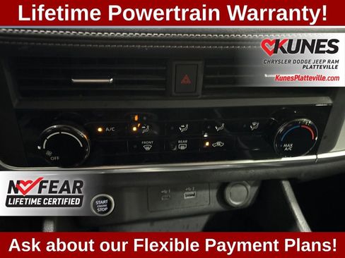 Used 2023 Nissan Rogue S image 27