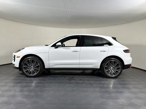 Certified 2020 Porsche Macan AWD/4WD image 2