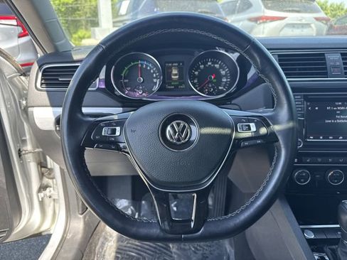 Used 2016 Volkswagen Jetta SEL Premium FWD image 23