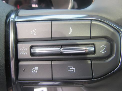 Used 2025 GMC Canyon AT4 w/ Technology Plus Package AWD/4WD image 11