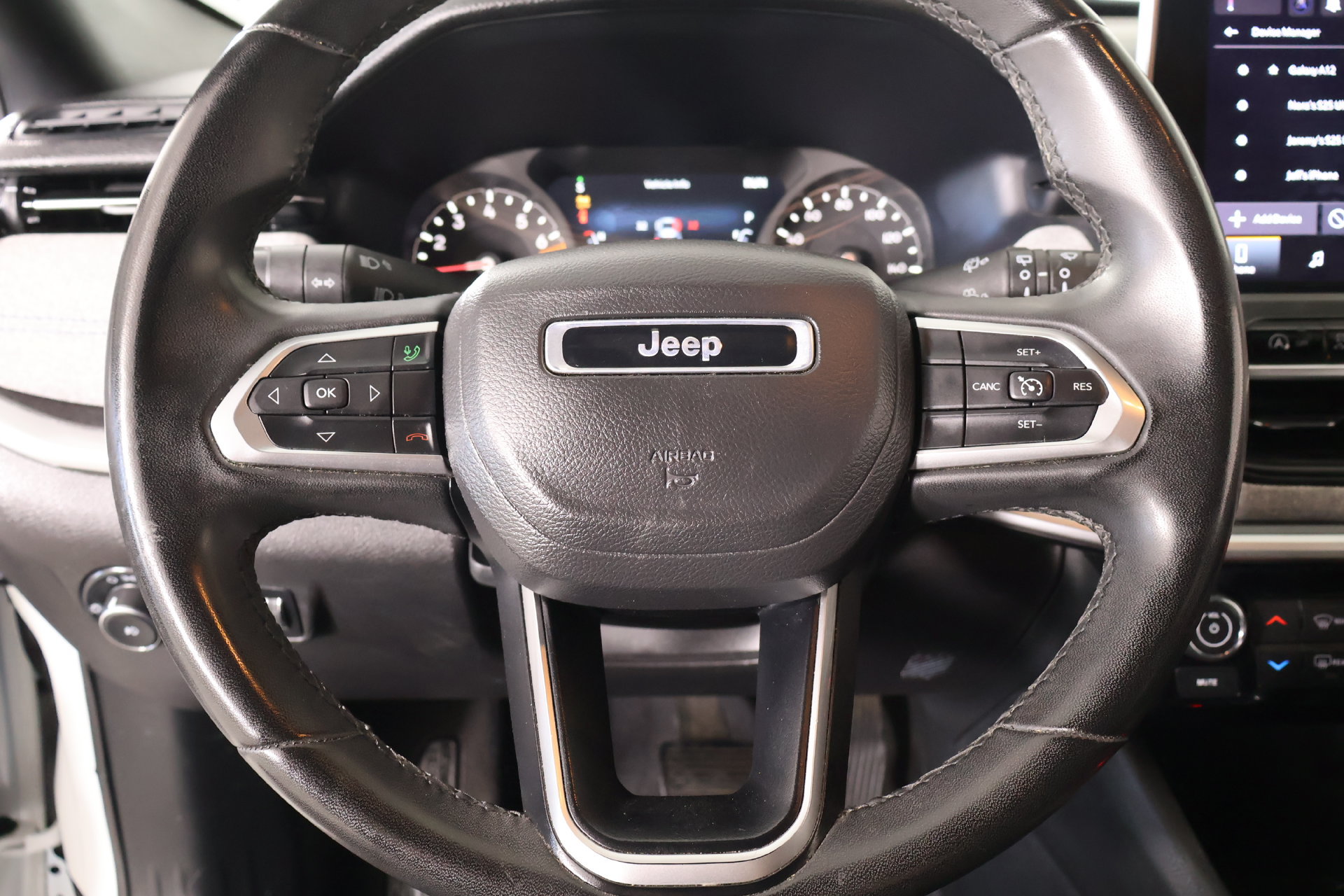 Used 2023 Jeep Compass Latitude AWD/4WD image 3