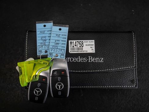 Used 2020 Mercedes-Benz GLB 250 4MATIC image 45