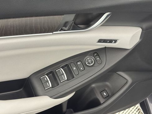 Used 2020 Honda Accord Touring image 15