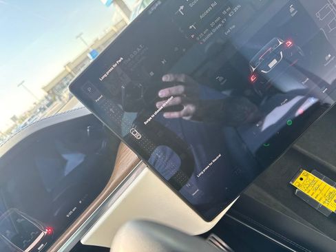 Used 2023 Tesla Model X image 27