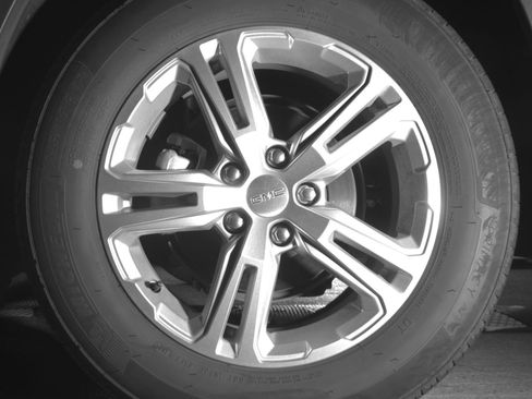 Used 2024 GMC Terrain SLE image 19