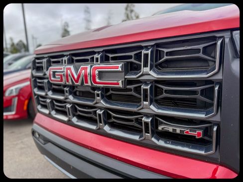 Used 2023 GMC Canyon AT4 image 2