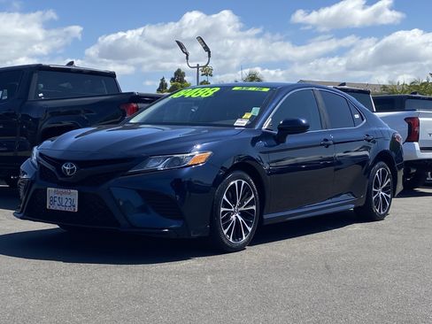 Used 2018 Toyota Camry SE FWD image 6
