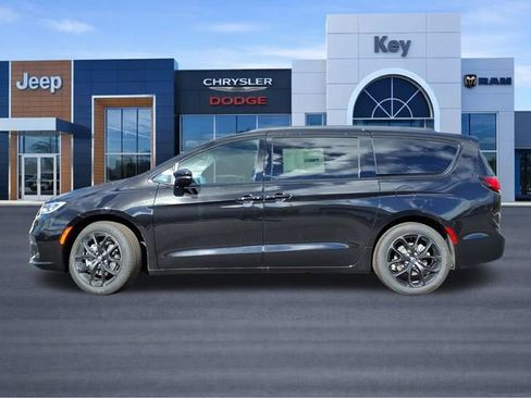 New 2026 Chrysler Pacifica Select w/ S Appearance Package FWD image 3