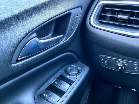 Used 2021 Chevrolet Equinox LT FWD image 15