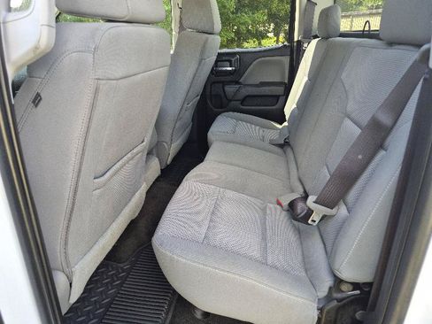 Used 2017 Chevrolet Silverado 1500 Custom w/ Custom Convenience Package RWD image 11
