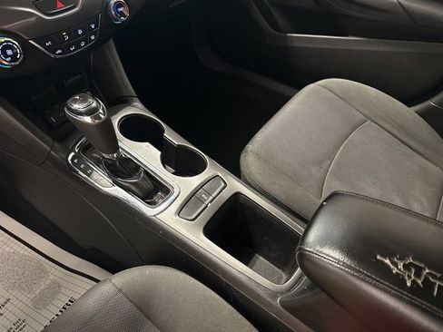 Used 2018 Chevrolet Cruze LT image 25
