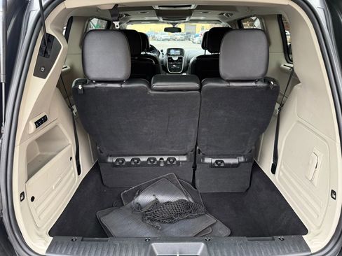 Used 2011 Chrysler Town & Country Touring-L w/ Entertainment Group #2 image 18