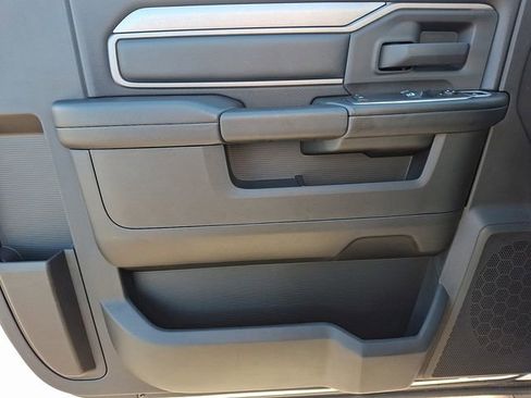 Used 2024 RAM 2500 Tradesman w/ Chrome Appearance Group image 12