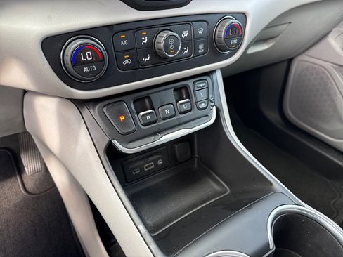 Used 2020 GMC Terrain SLT w/ Preferred Package image 21