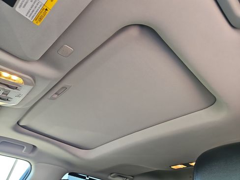 Used 2022 Toyota Highlander XLE FWD image 20