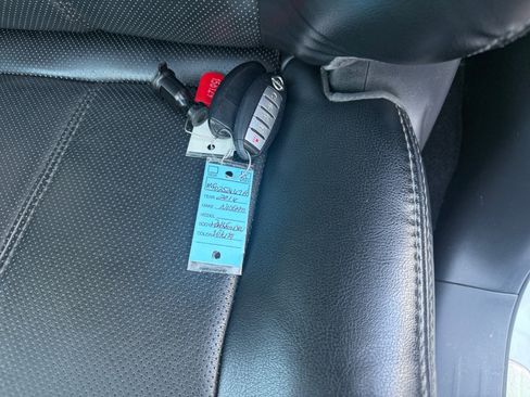 Used 2016 Nissan Pathfinder Platinum image 35