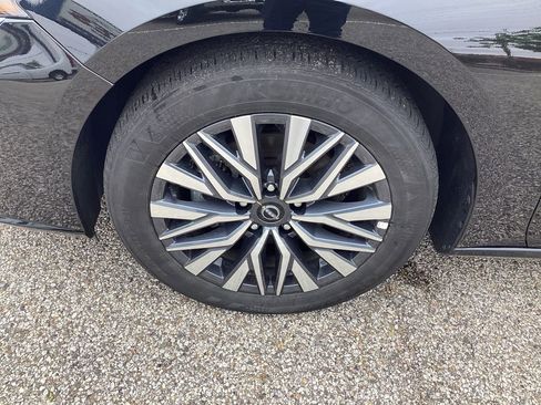 Used 2025 Nissan Altima 2.5 SV FWD image 33