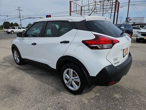 Used 2020 Nissan Kicks S FWD image 4