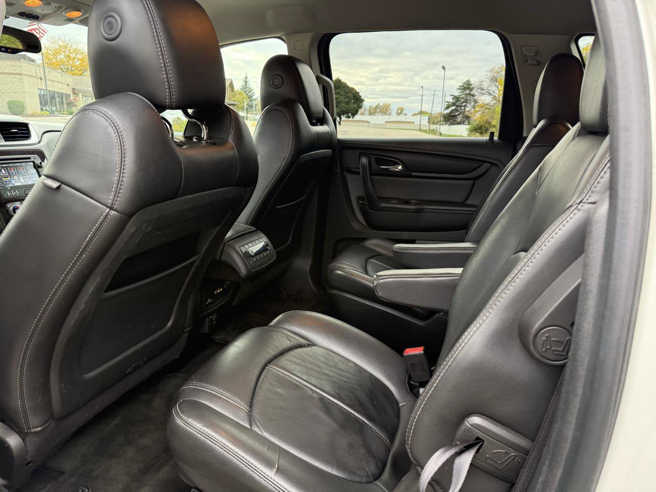 Used 2015 Chevrolet Traverse LT FWD image 21
