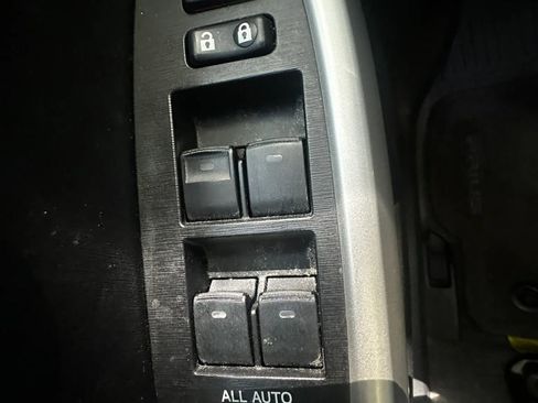 Used 2015 Toyota Prius Three image 29