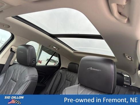 Certified 2023 Buick Envision Avenir AWD/4WD image 17