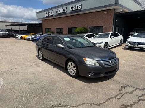 Used 2009 Toyota Avalon XLS FWD image 3