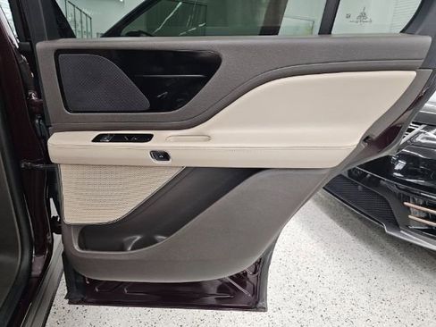 Used 2023 Lincoln Aviator AWD w/ Premium Package image 29