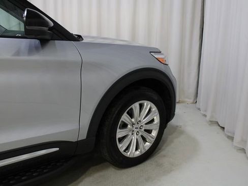 Used 2021 Ford Explorer Limited w/ Equipment Group 301A AWD/4WD image 28