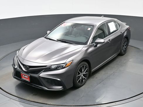 Used 2024 Toyota Camry SE image 34