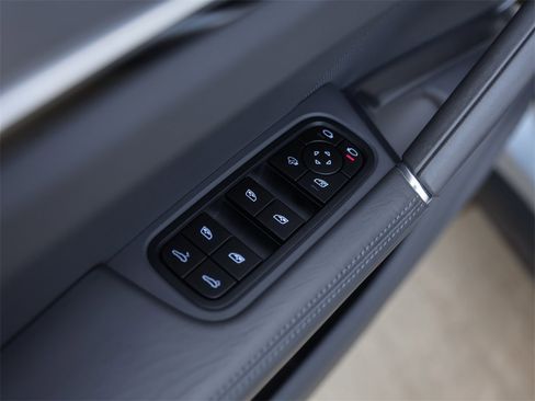 Certified 2022 Porsche Cayenne Turbo image 28