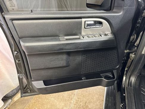 Used 2017 Ford Expedition XLT w/ Equipment Group 202A AWD/4WD image 22