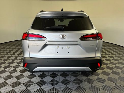 Used 2025 Toyota Corolla Cross XLE FWD image 6